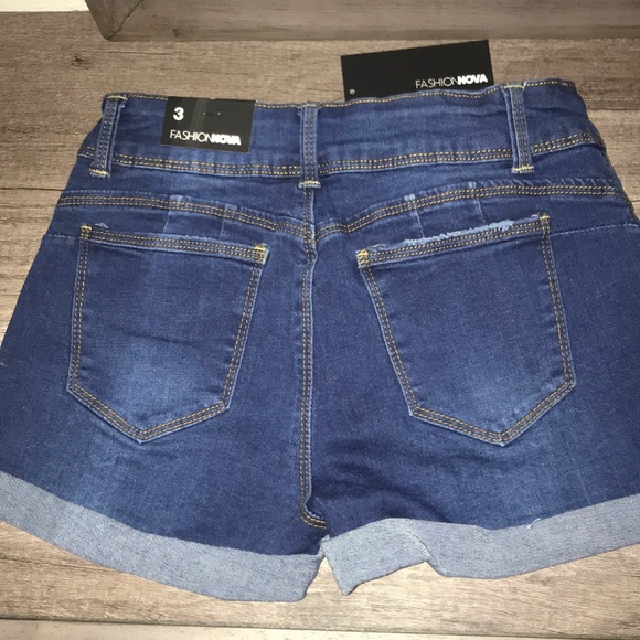 Size 3 Shorts - Picture 2 of 2